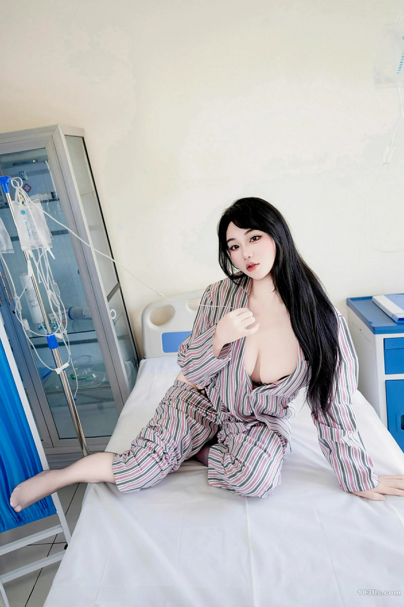 [XIUREN秀人网] 2025.08.14 No.10648 汐汐爱吃草莓第3张